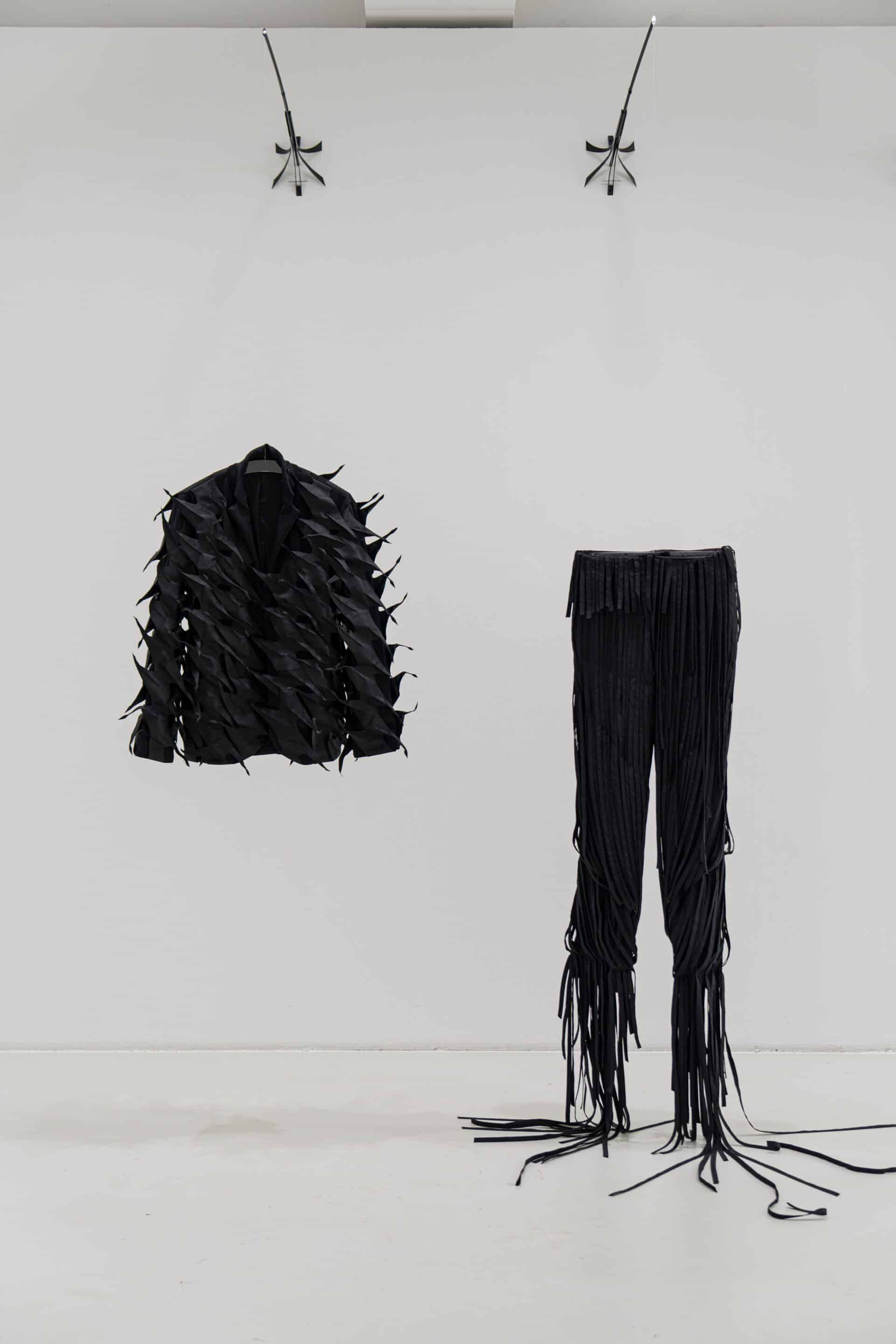 시대복장 Iconclash: Contemporary Outfits